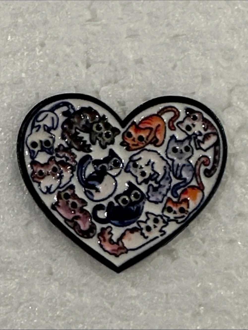 Heart-Shaped Cat Pattern Enamel Pin - Multicolor